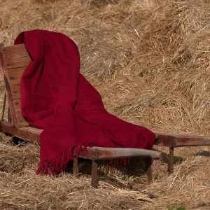 Handgewebte rote Schurwolldecke